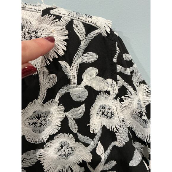Chicos Womens Embroidered Button Up Shirt Size 2.5 L XL Black White Floral Boho - Picture 6 of 8